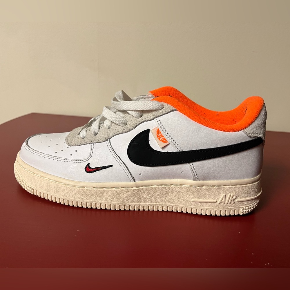 Nike Air Force 1 lv8